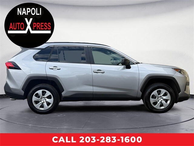 2020 Toyota RAV4 LE photo 2