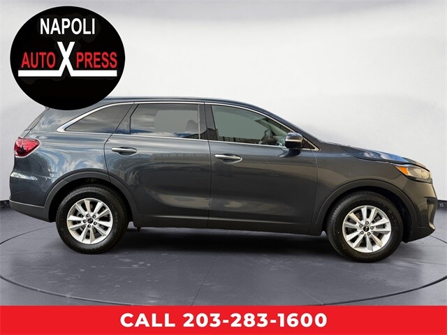 2020 Kia Sorento LX photo 2