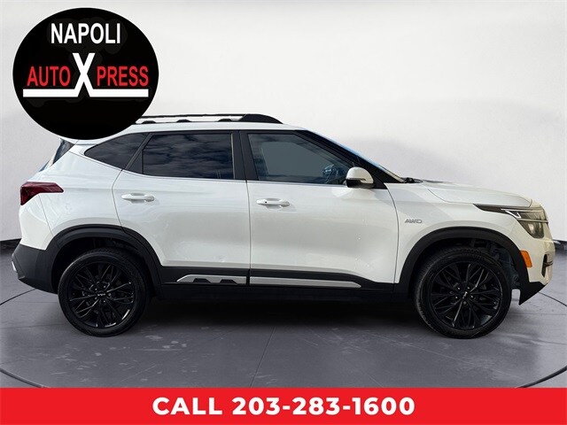 2022 Kia Seltos Nightfall Edition photo 2