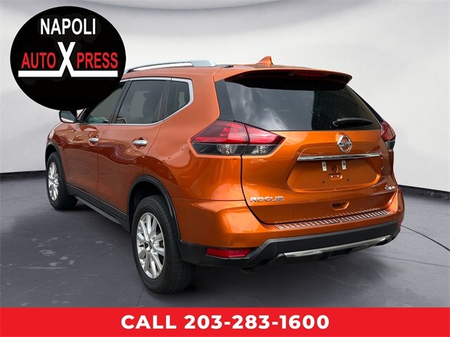 2018 Nissan Rogue SV photo 3
