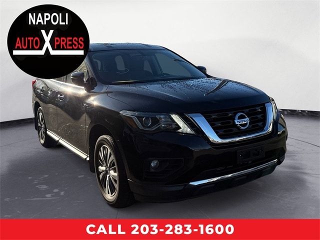 2019 Nissan Pathfinder SV's photo