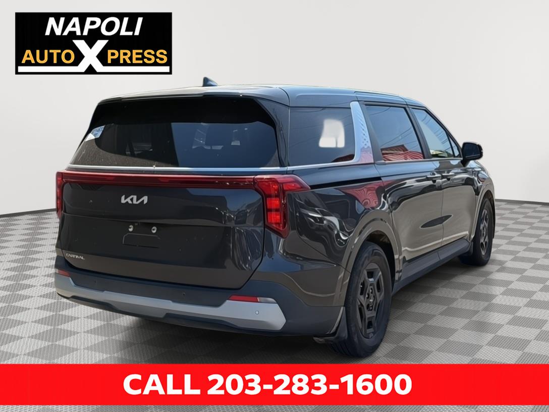 2025 Kia Sedona LXS's photo
