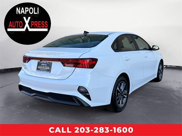 2023 Kia Forte LXS photo 3