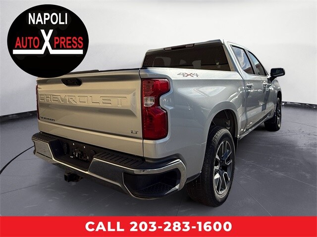 2022 Chevrolet Silverado 1500 LT photo 2