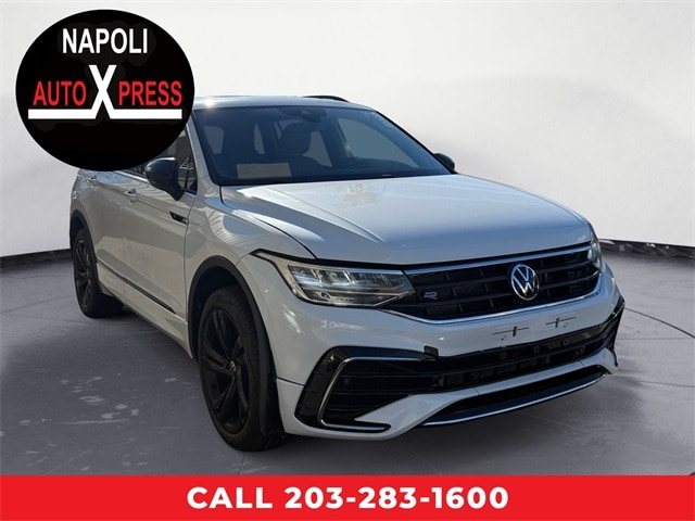2024 Volkswagen Tiguan SE R-LINE BLACK's photo
