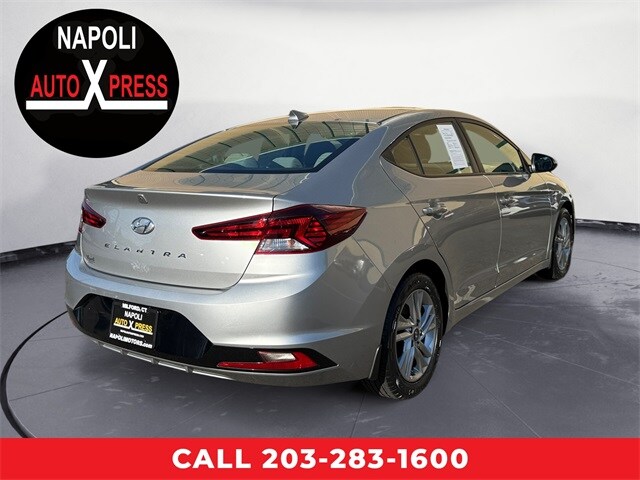 2020 Hyundai Elantra SEL photo 2
