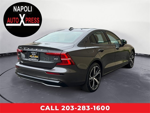 2024 Volvo S60 B5 Plus photo 3