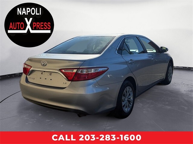 2017 Toyota Camry LE photo 3