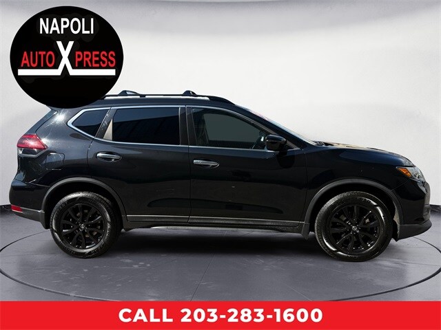 2018 Nissan Rogue SV photo 2