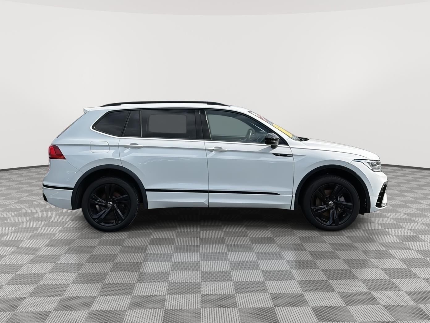2024 Volkswagen Tiguan SE R-LINE BLACK - Photo 2