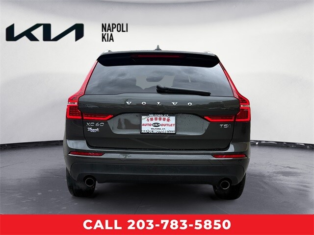 2021 Volvo XC60 T5 Momentum photo 4
