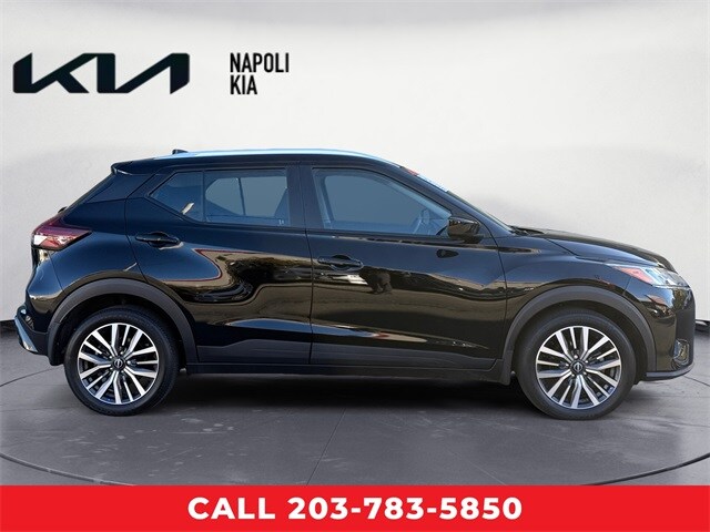 2023 Nissan Kicks SV photo 2