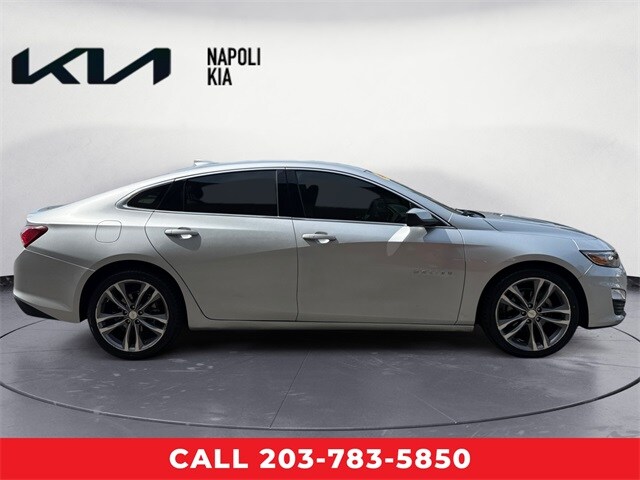 2022 Chevrolet Malibu 1LT photo 2