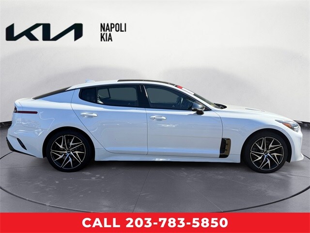 2022 Kia Stinger GT-Line photo 2