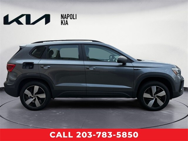 2024 Volkswagen Taos S photo 2