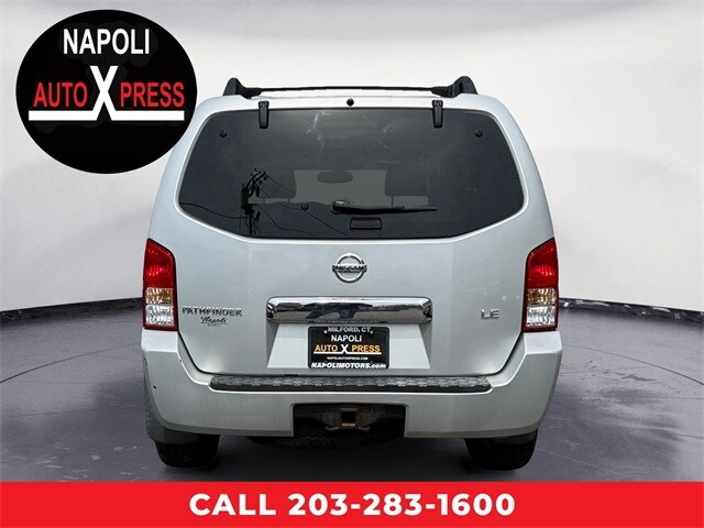 2005 Nissan Pathfinder LE photo 4