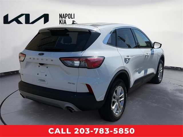 2022 Ford Escape SE photo 3