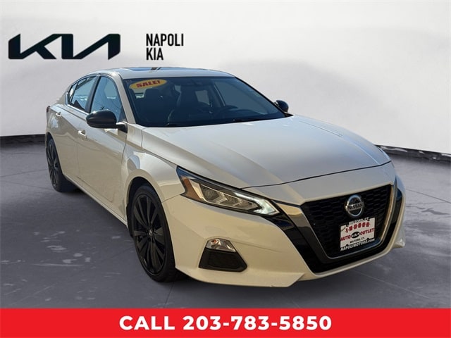 2019 Nissan Altima SR's photo