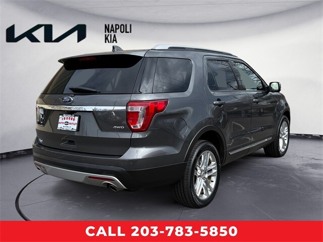 2016 Ford Explorer XLT photo 3