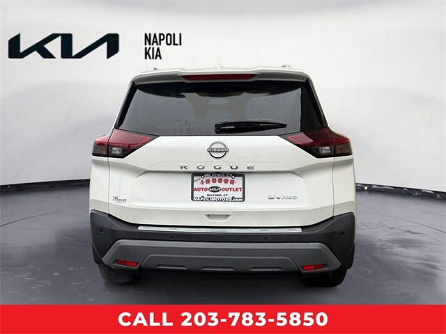 2022 Nissan Rogue SV photo 2