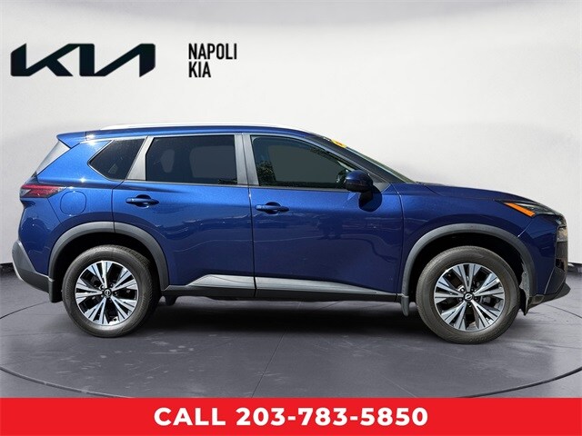 2022 Nissan Rogue SV photo 2