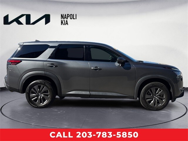 2022 Nissan Pathfinder S photo 2