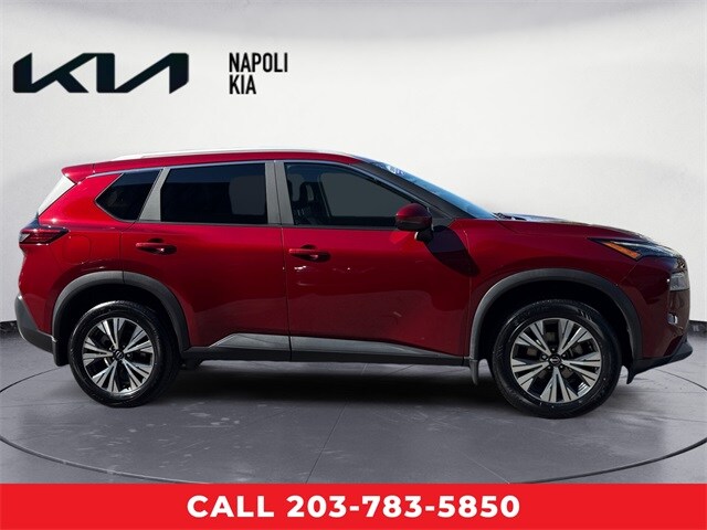 2022 Nissan Rogue SV photo 2