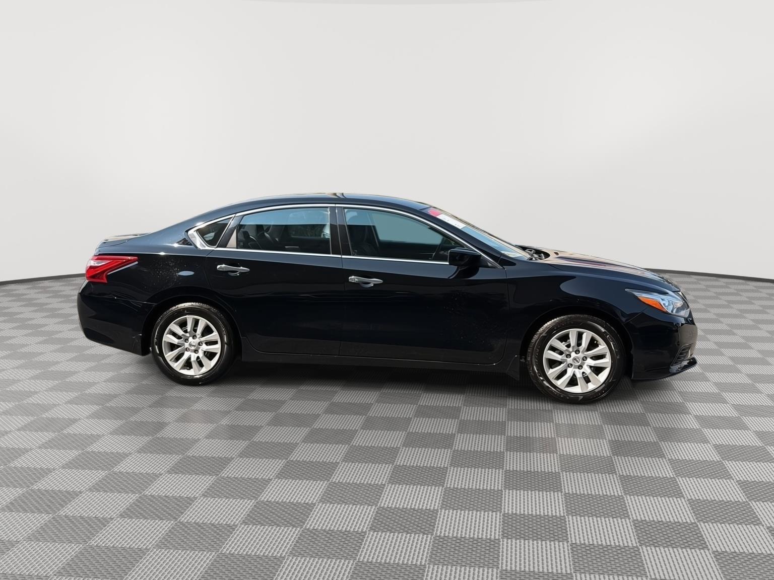 Used 2017 Nissan Altima S with VIN 1N4AL3APXHN346781 for sale in Milford, CT