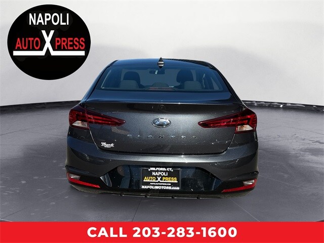 2020 Hyundai Elantra SEL photo 4