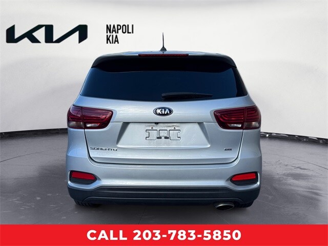 2019 Kia Sorento LX photo 2