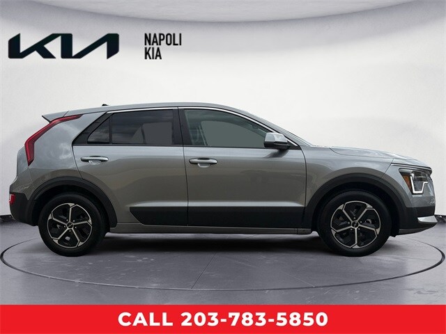 2024 Kia Niro LX photo 2