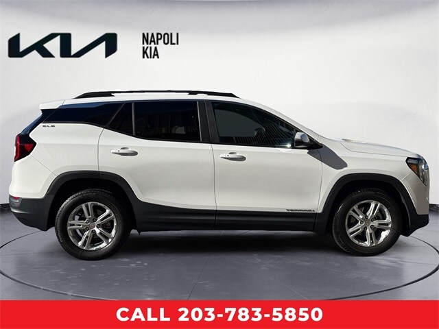 2022 Gmc Terrain SLE photo 2