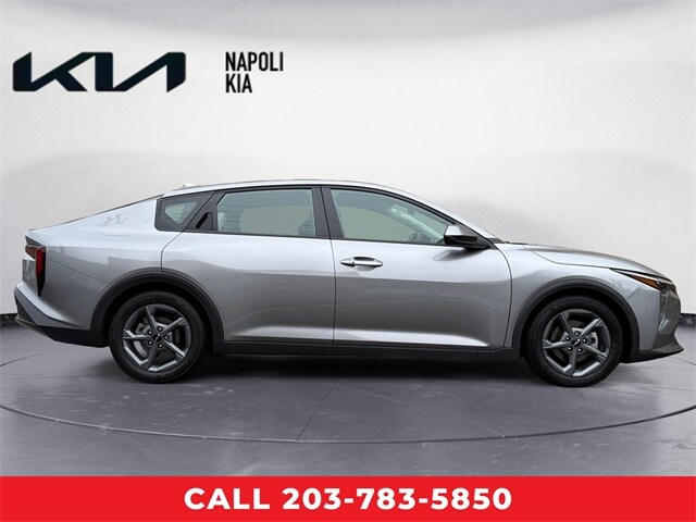 2025 Kia K4 LXS photo 2