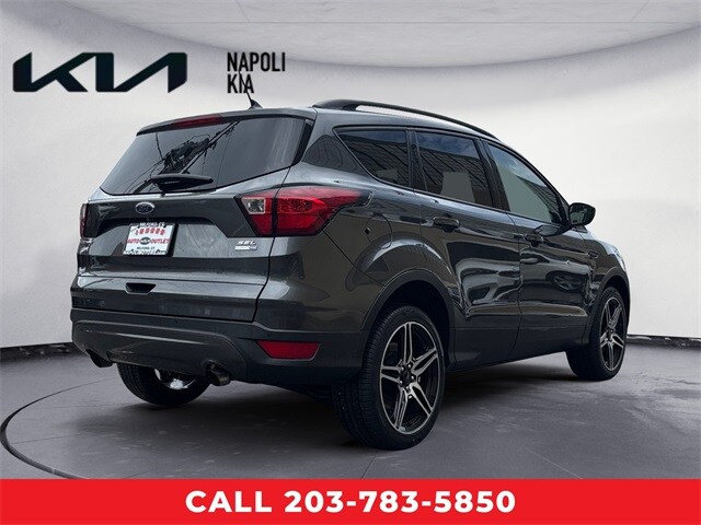 2019 Ford Escape SEL photo 3