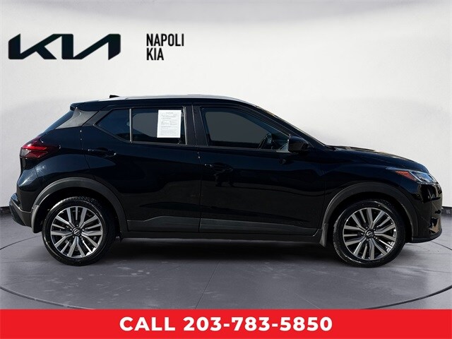 2023 Nissan Kicks SV photo 2