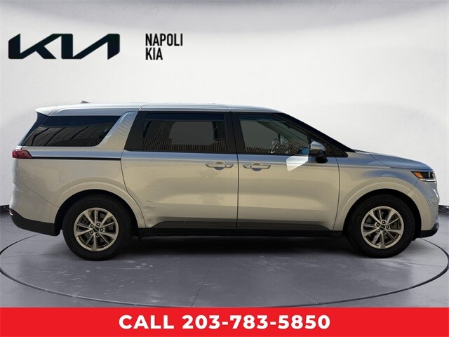 2023 Kia Carnival LX photo 2