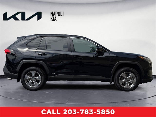 2022 Toyota RAV4 Hybrid XLE photo 2