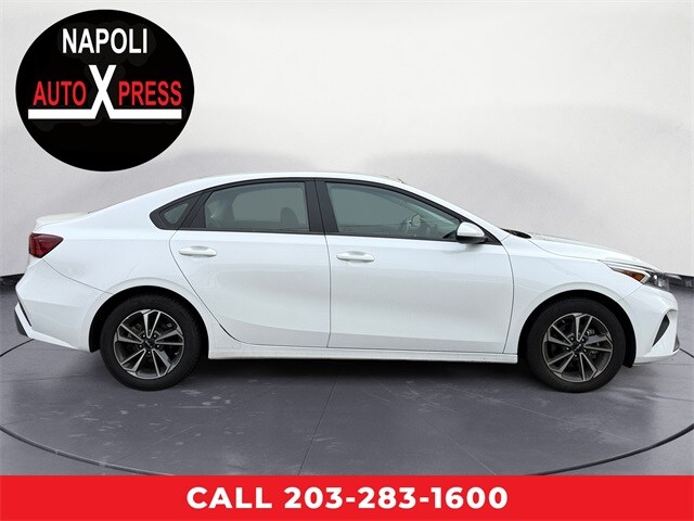 2023 Kia Forte LXS photo 2