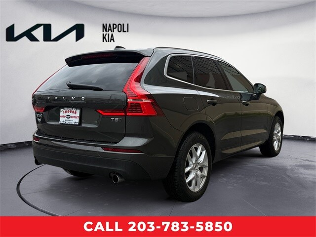 2021 Volvo XC60 T5 Momentum photo 3