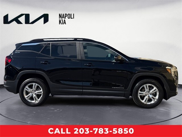 2022 Gmc Terrain SLE photo 2