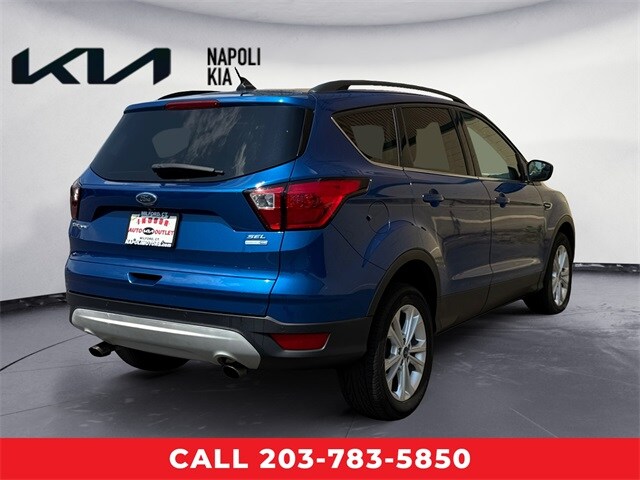 2019 Ford Escape SEL photo 3