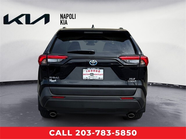 2022 Toyota RAV4 Hybrid XLE photo 4