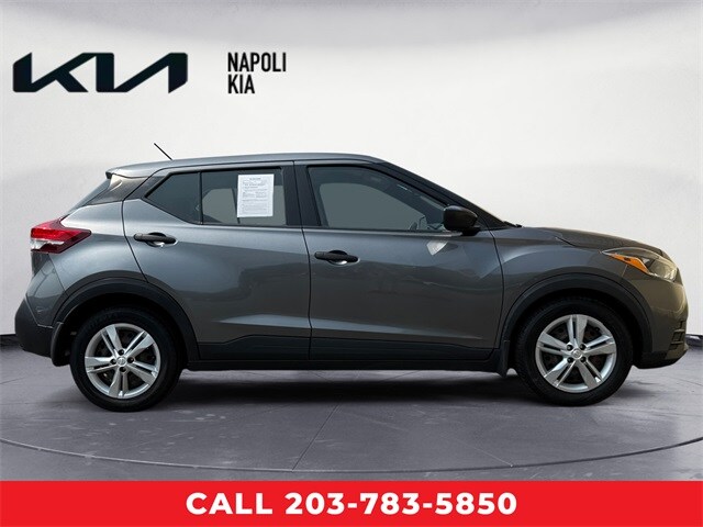 2020 Nissan Kicks S photo 2