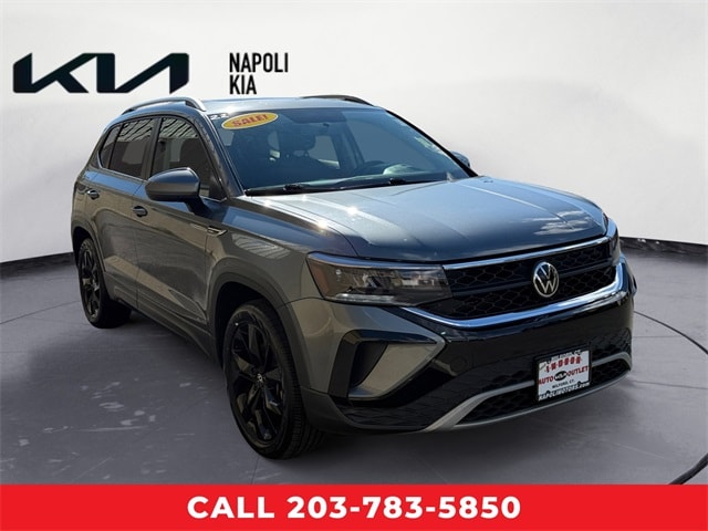 2022 Volkswagen Taos SE's photo