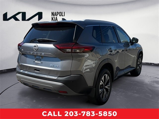 2022 Nissan Rogue SV photo 3