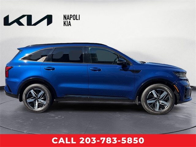2022 Kia Sorento S photo 2