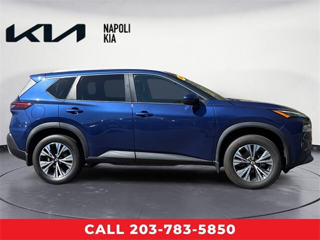 2022 Nissan Rogue SV photo 2