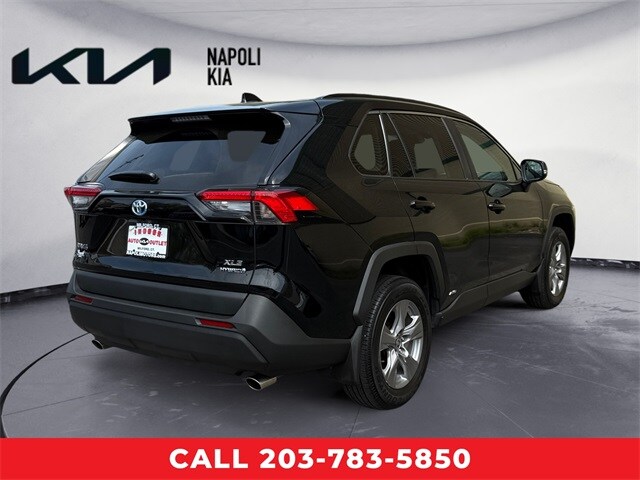 2022 Toyota RAV4 Hybrid XLE photo 3