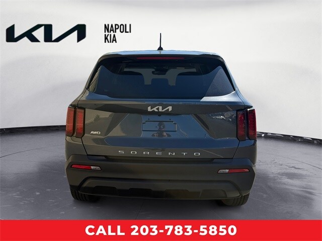 2022 Kia Sorento LX photo 3