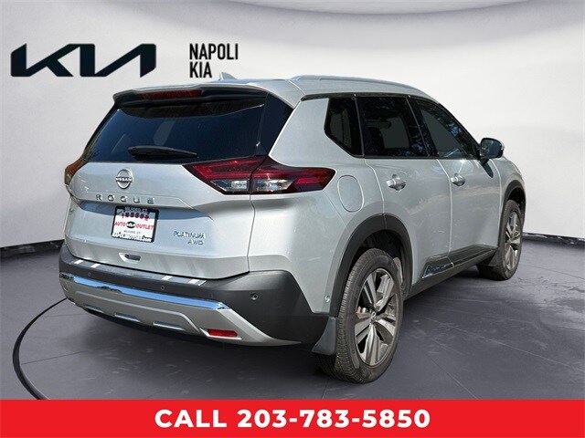 2022 Nissan Rogue Platinum photo 2